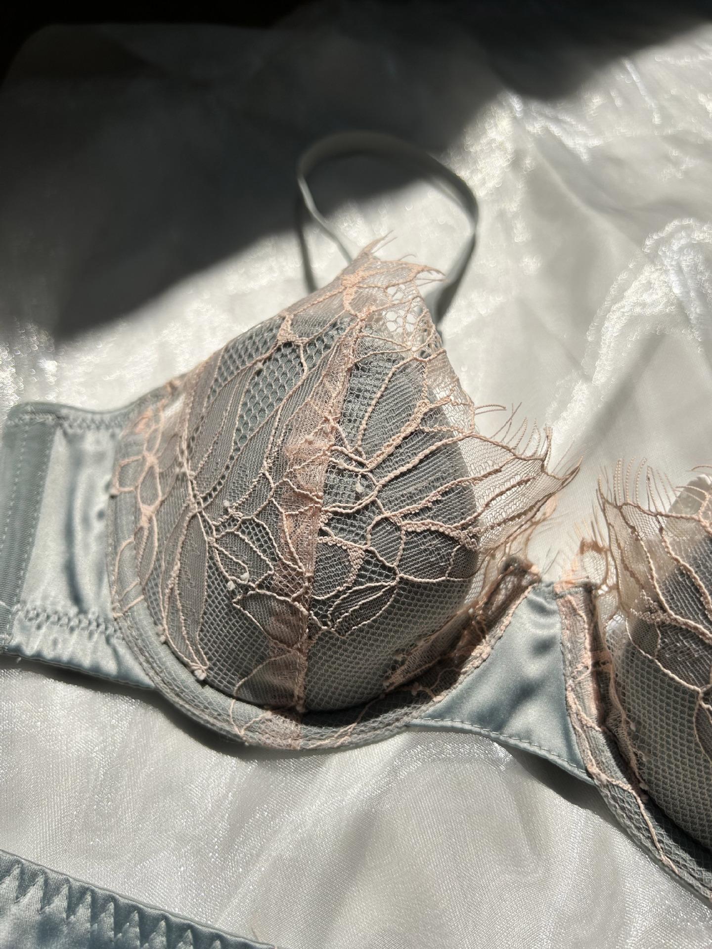 French Lace Sexy Cut-out Lingerie Women's Bra Set with Elegant Design and Comfortable Fit