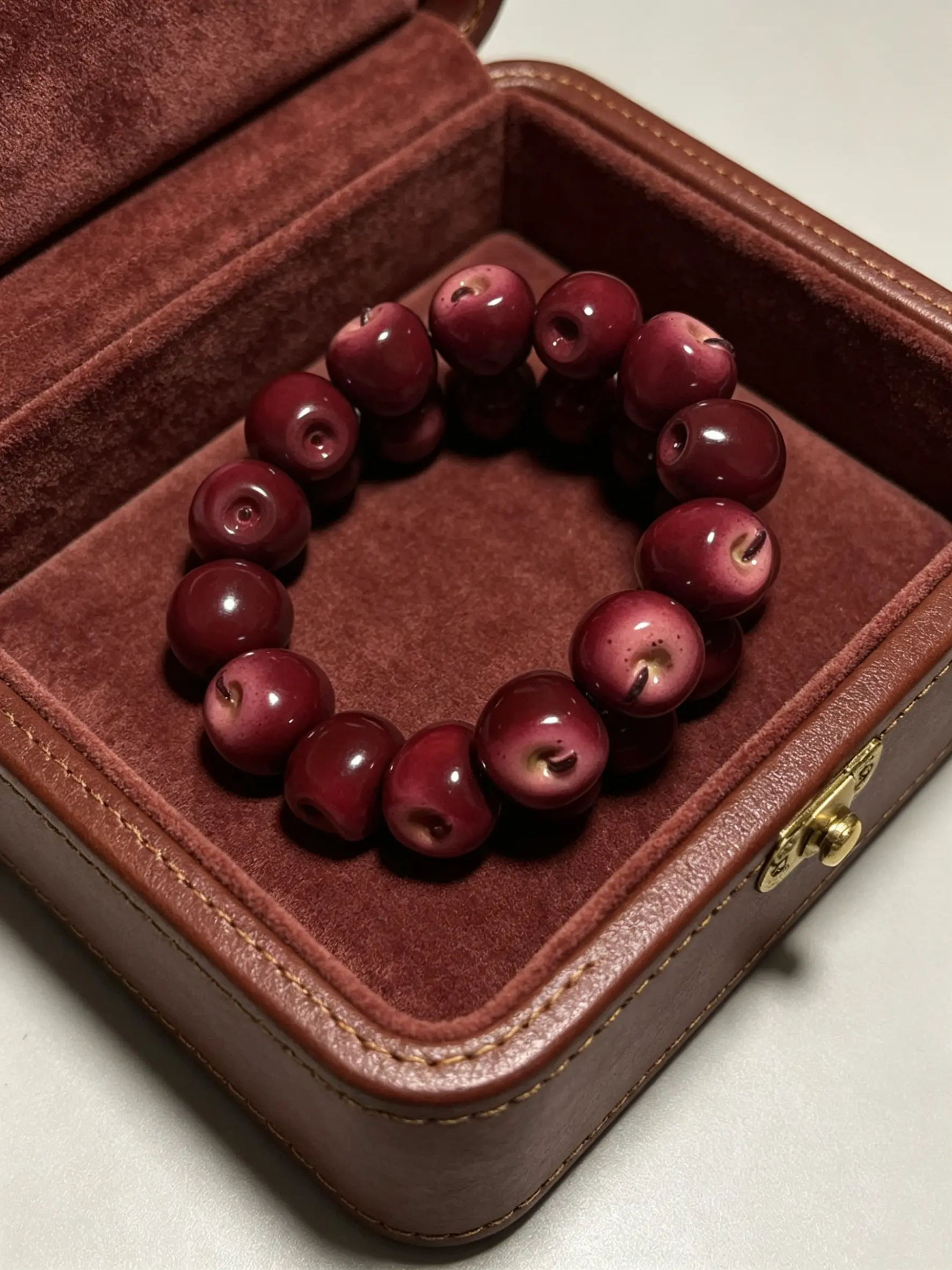 Apple Resin Bracelet, 14 Beads 17mm High-Density Polished, Unisex Boho Style, Non-Discoloring, Perfect Gift, All Seasons Wear