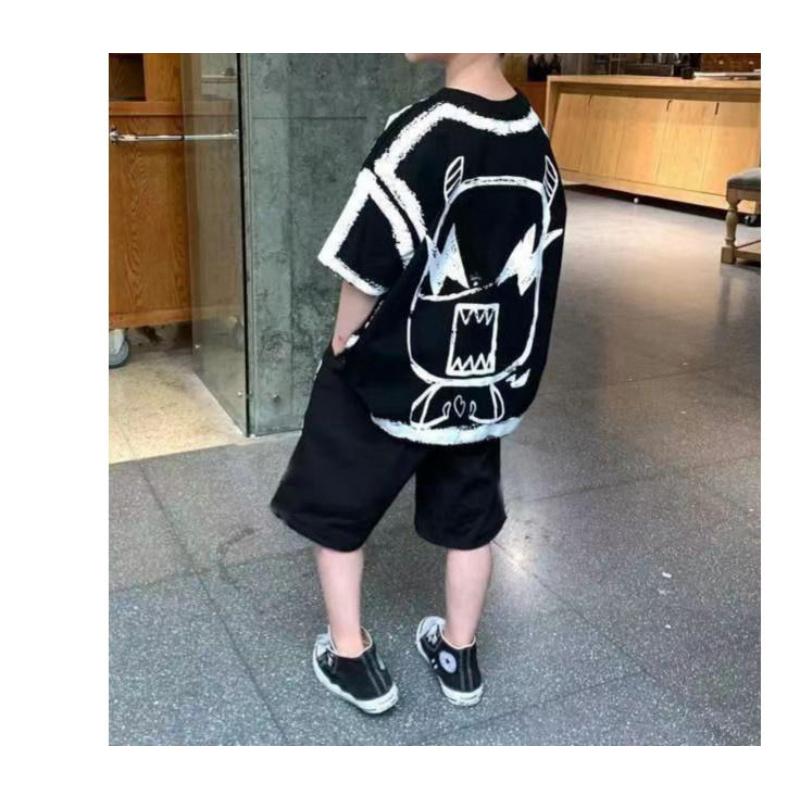 New fashionable short-sleeved summer clothing for boys, perfect for outdoor activities