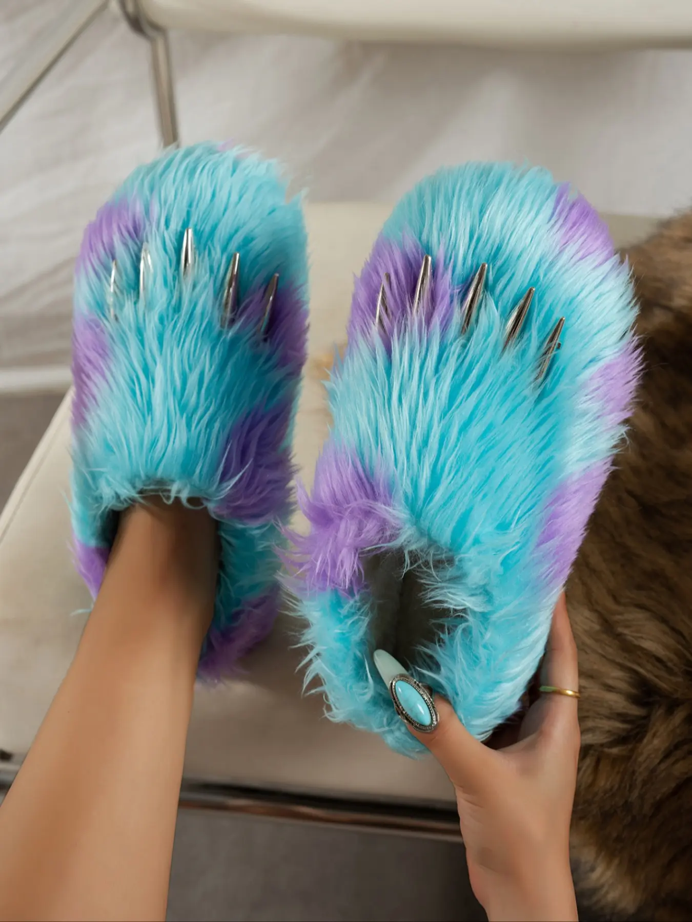 Women's Bear Paw Plush Slippers, Creative Metal Claw Design, Thick Sole Heel Lift, Soft Long Hair Fabric, Trendy Home Wear
