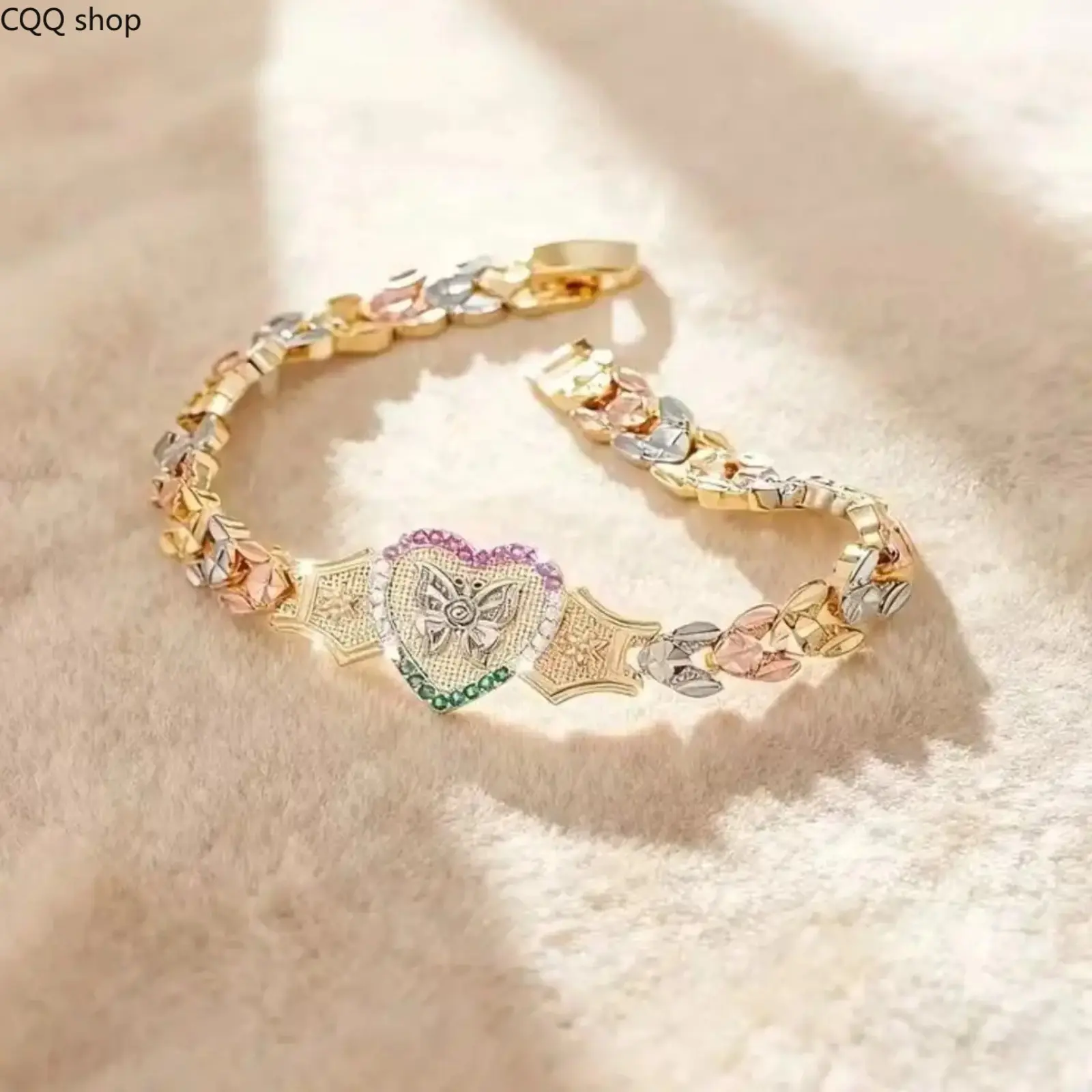 1pc Engraved Heart-shaped Butterfly Pendant bracelet with Three-color Copper Crafted Flowers, Suitable As A Gift for Mothers, Couples, Best Friends, for Casual Attire, Or On Mother's Day