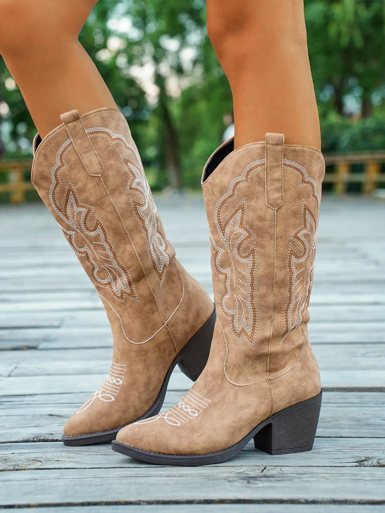 Women's Vintage Western Cowboy Boots, Pointed Toe, Slope Riding Heel, Non-Slip Sole, Perfect for Horseback Riding, Comfortable and Stylish