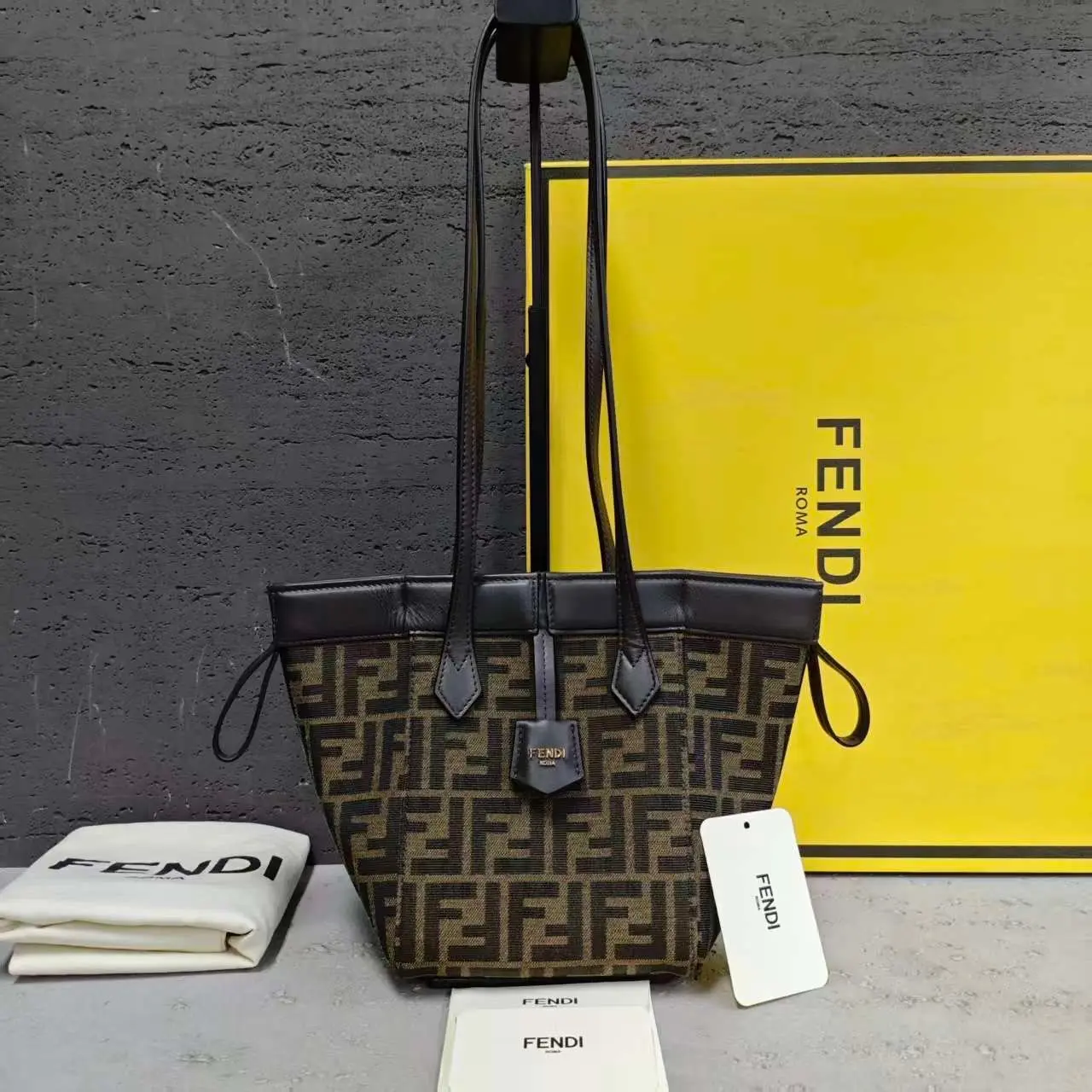 Pre-owned FENDI/Bucket Bag/JXB1806034