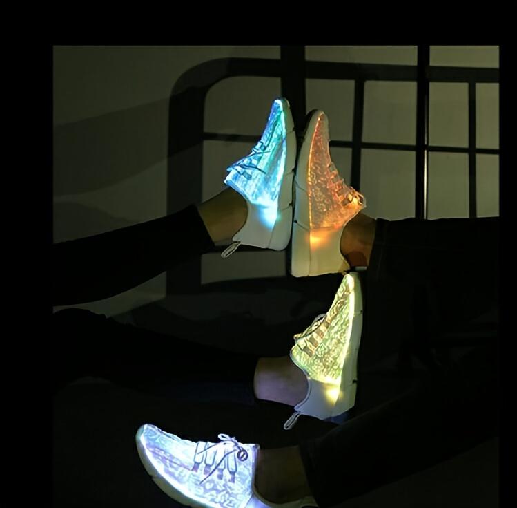 Men's and women's fashionable sports shoes with colorful flashing lights, rechargeable and breathable, suitable for parties, outdoor sports, weddings and daily wear, casual shoes, lace-up style, modern shoes colorful shoelace
