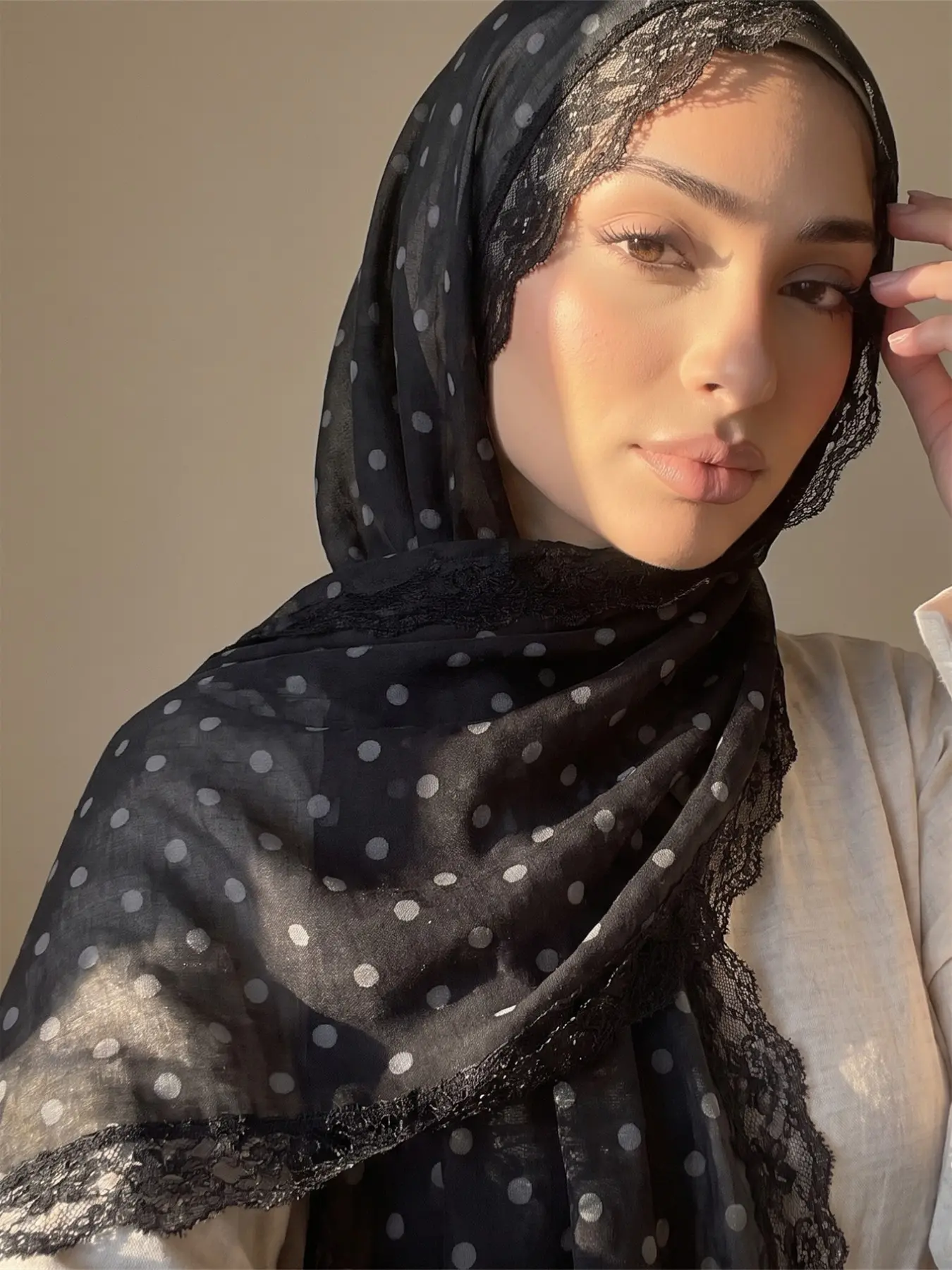 Women's Casual Single-Sided Lace Polyester Scarf, All-Season Elegant Hijab Headscarf, Versatile Fashion Accessory for Women
