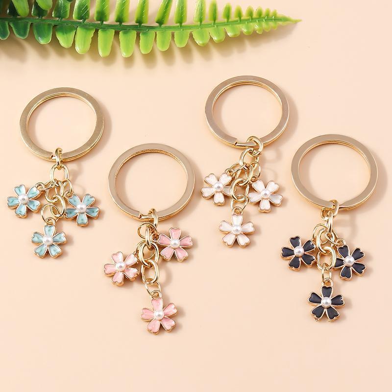 Cute Enamel Daisy Keychain Flower Keyring Pendants for Car Key Holder Women Girls Handbag Accessories Handmade Jewelry Gift