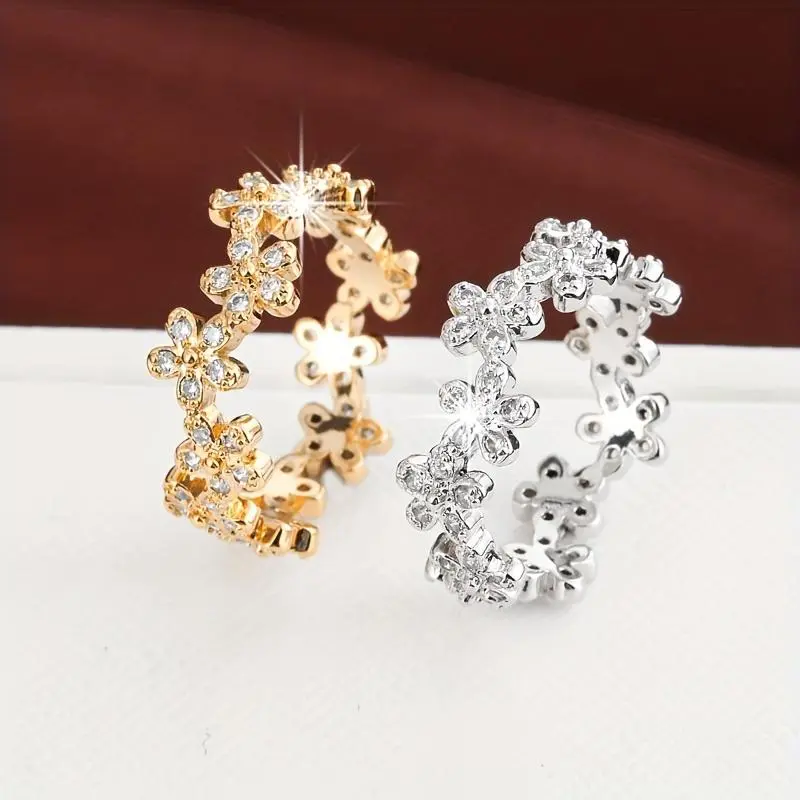 Chrysanthemum Wreath Design Ring with Synthetic Synthetic Zirconia for Fashionable