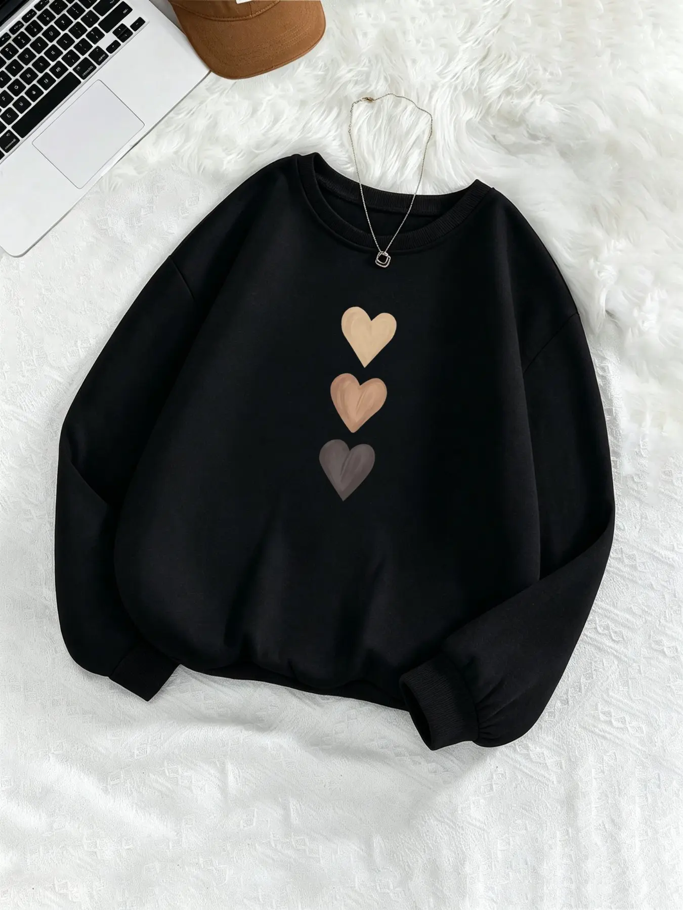 Women's Fashion Round Neck Sweatshirt, 3 Heart Print, Casual Long Sleeve Top, Loose Fit, Fall & Winter Wear, Comfortable Pullover