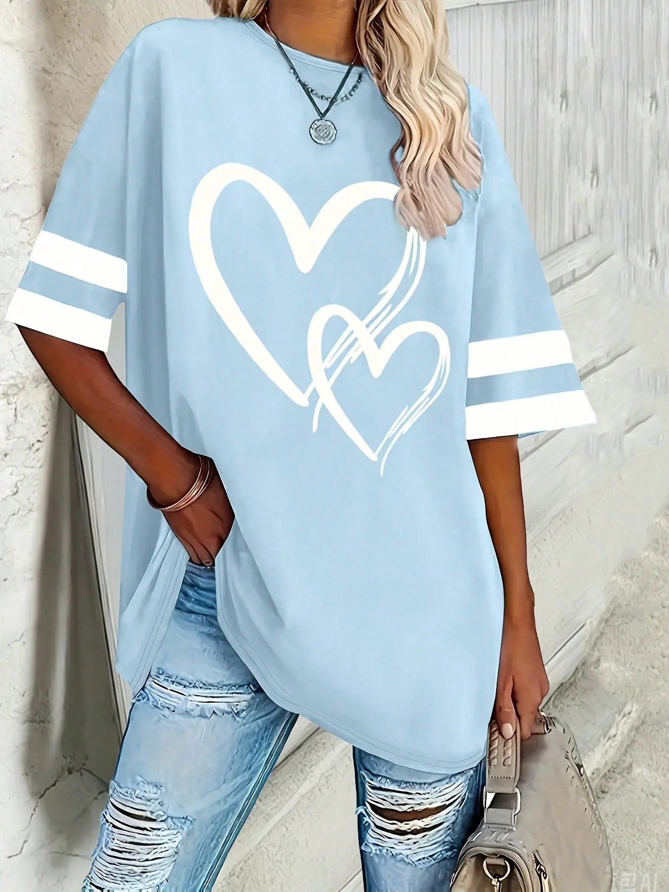 Plus Size Women's Casual Round Neck Half Sleeve Heart T-Shirt, Comfortable Loose Fit Baseball Top, Perfect for Daily Wear, Fashionable and Versatile