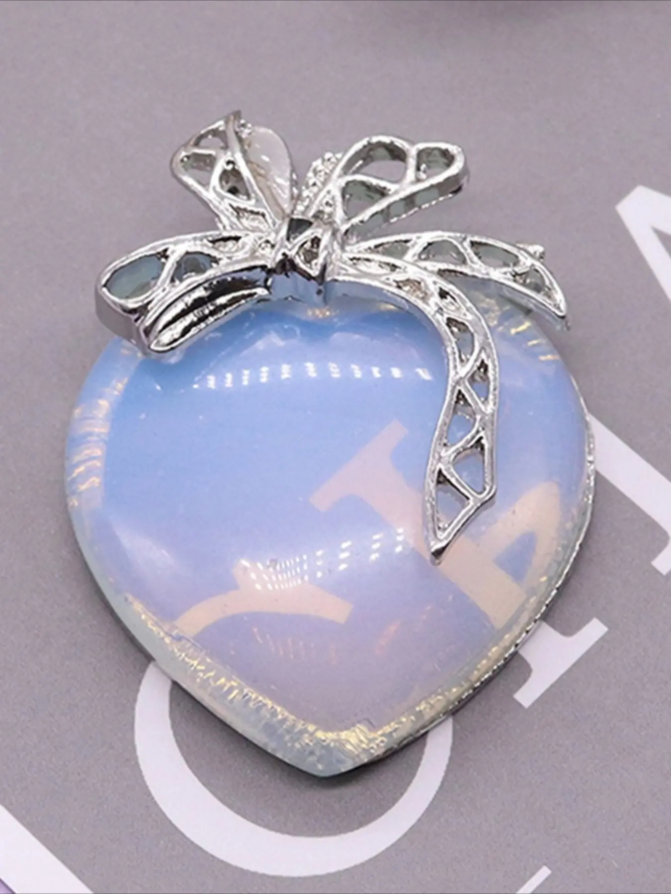 1pc Natural Rose Quartz Bow Heart Pendant Necklace, Healing Crystal Chakra Balancing Quartz Jewelry for Women Matching Chain, Ideal Birthday Valentine Christmas Holiday Gift for Her