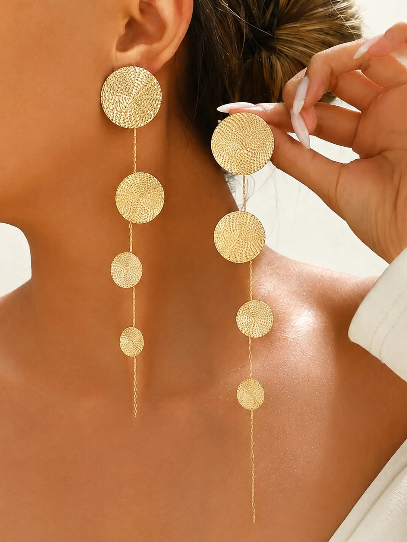 1 Pair Gold Tone Round Disc Long Dangle Earrings for Women, Textured Circle Chain Tassel Statement Earrings, 6.57in Shoulder Grazing Jewelry, Graduation Gift Bridesmaid Gift Wedding Season Holiday Gift, Circle Shape Earrings Dangly Earrings