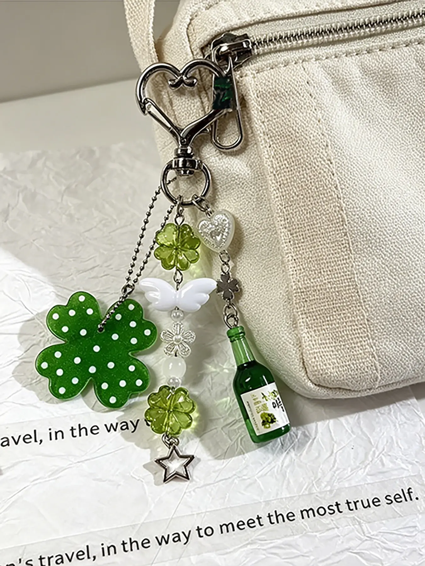 Trendy Clover Drink Bottle Keychain, Handmade Beaded Keychain, Luggage Car Hanging Decor, Fashionable Accessory for All Seasons