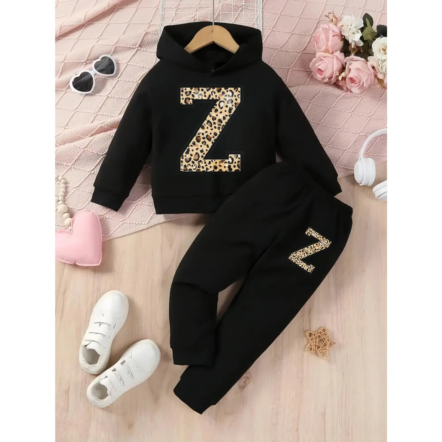 Girls' Black Leopard Print Letter Z Hoodie & Pants Set - Cozy Pink Accent Casual Outfit, Soft Stretchy Fabric, Warm Winter Clothes for Casual Attire, School & Playdates, Cute Animal Print Letter Z Design (Regular Fit), for Outdoor
