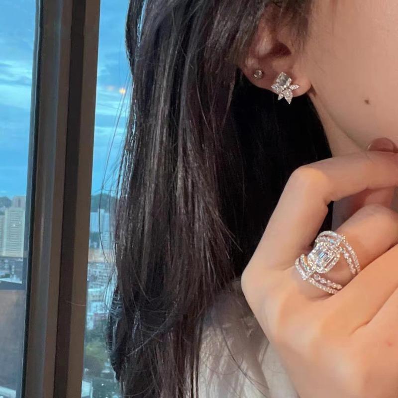 Double-Sided Wide Sparkling Zirconia Ring for Women, Vintage Inlaid Square Zirconia Hollow Design, Elegant Statement Ring for Party Banquet and Daily Casual Wear, High Quality Fashion Jewelry