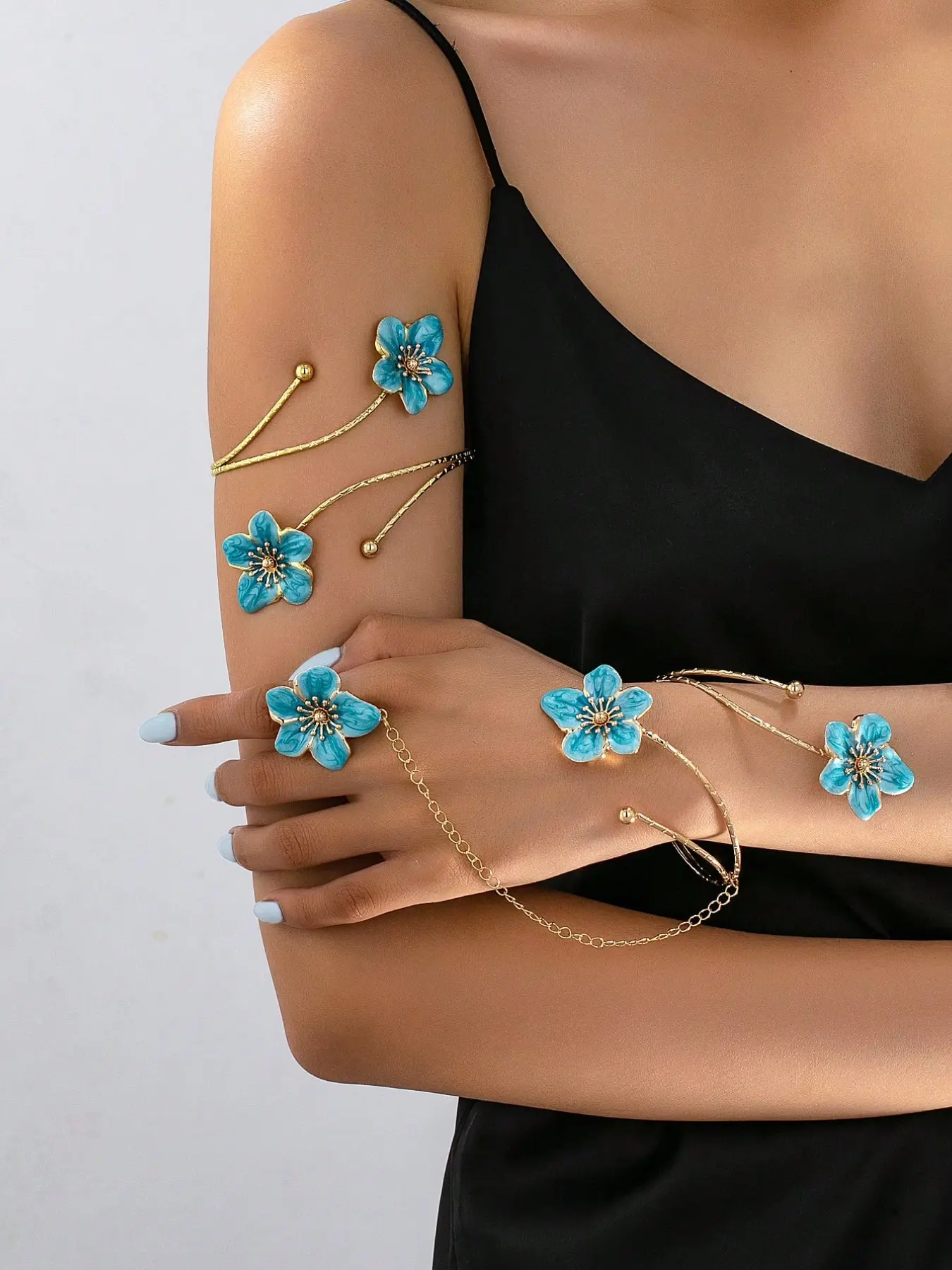 2Pcs Enamel Flower Jewelry Set, Hand Chain Ring Bracelet & Double Floral Upper Arm Cuff, Gold Adjustable Statement Accessories for Women Party