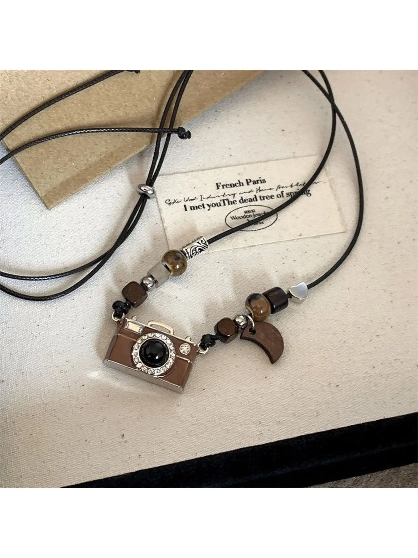 Vintage Brown Camera Pearl Necklace for Women, Light Luxury Niche Design, Versatile and Unique Long Chain Sweater Necklace Accessory