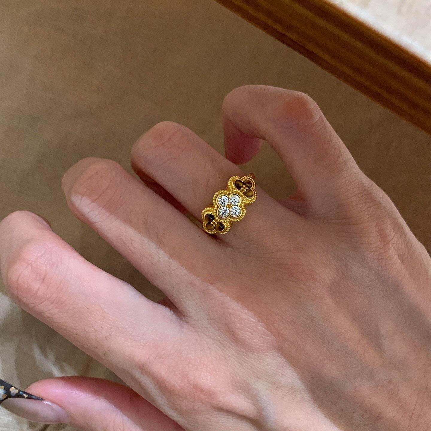 Vintage Flashy Amber Four-Leaf Flower Ring for Women, European and American Style, Elegant and Versatile, Exquisite Open-Ended Index Finger Ring, Gift