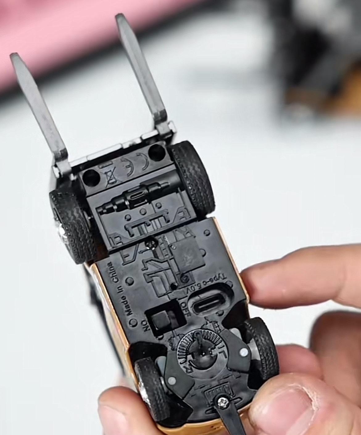 2026 New 1/64 Remote-Controlled Alloy Forklift Engineering Vehicle Tabletop Toys Model Collection Gift For Boys