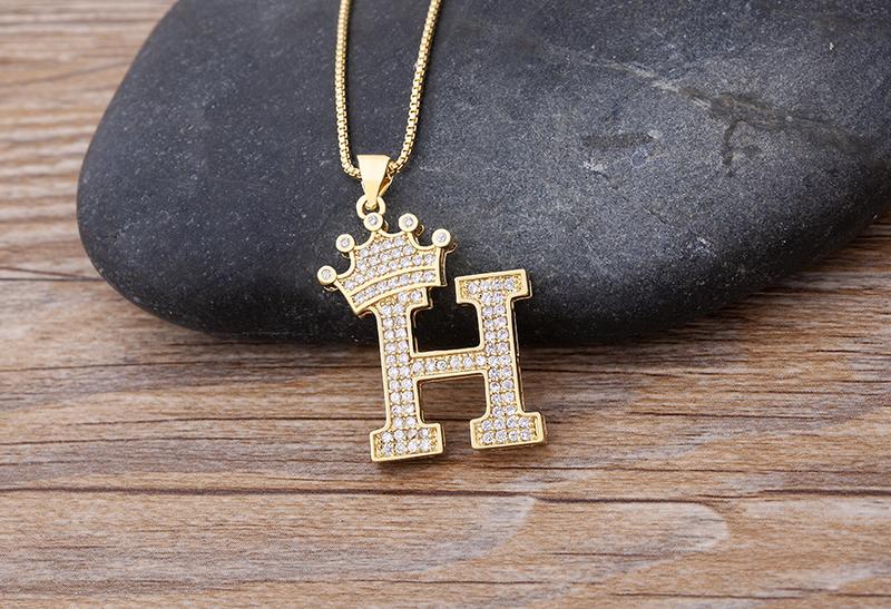 Aesthetic Luxury Copper Zircon A-Z Crown Alphabet Pendant Chain Necklace Hip-Hop Style Fashion Woman Man Initial Name Jewelry Gift for Girl Women Couple