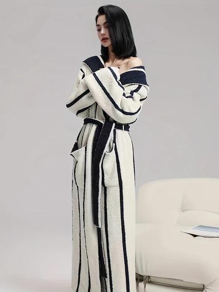 【COZY Soft Plush Feel】Women's Striped Print Long Sleeve Bathrobe, Casual Soft Comfortable Warm Hooded Robe, Ladies Sleepwear for Fall & Winter