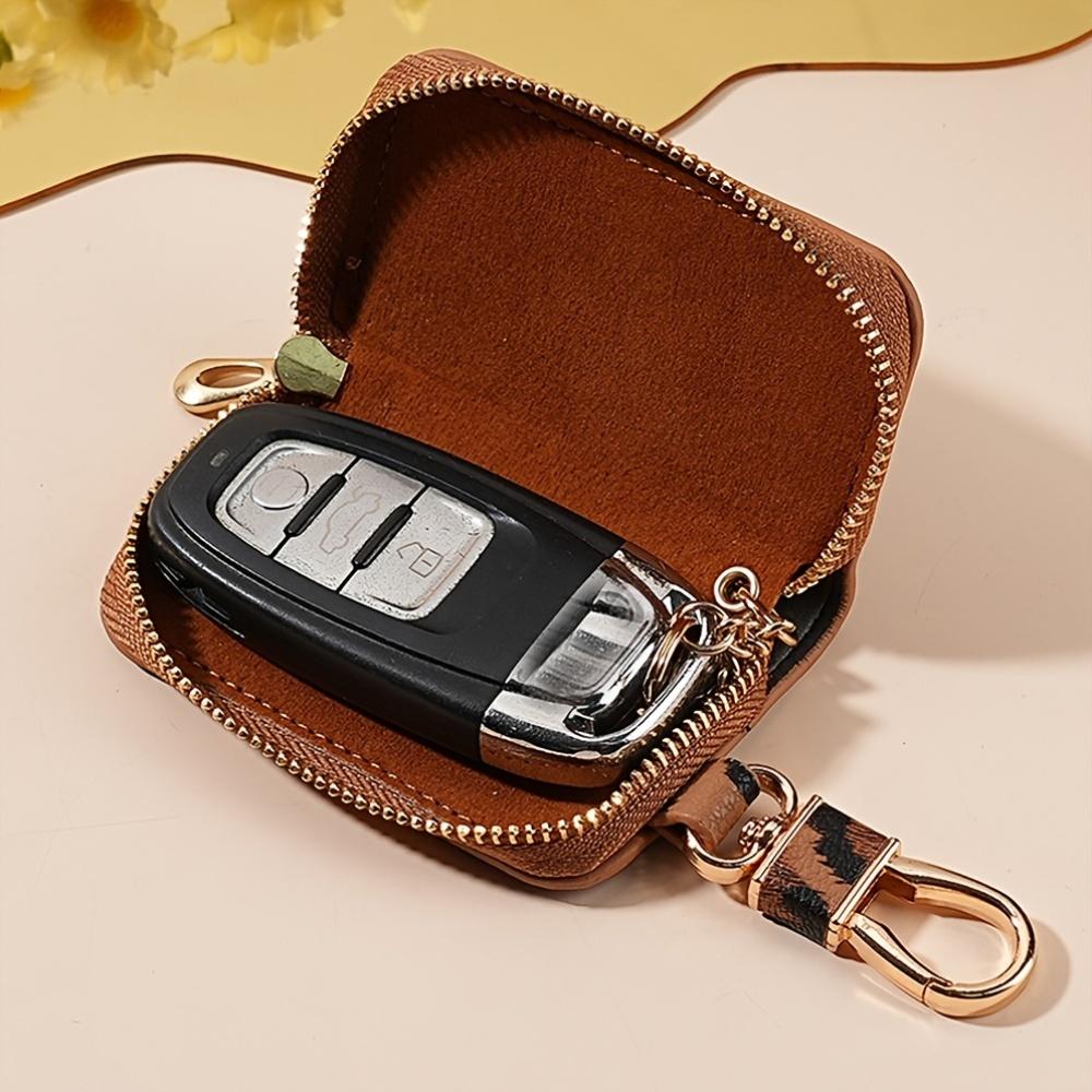 1 Leopard Print Keychain |   Fashionable and Practical, Lightweight and Portable, Ideal for Car Keys, Parties, and Gifts |   Made of Synthetic Faux Leather, Casual Style, Mixed Color, Suitable for Daily Commute