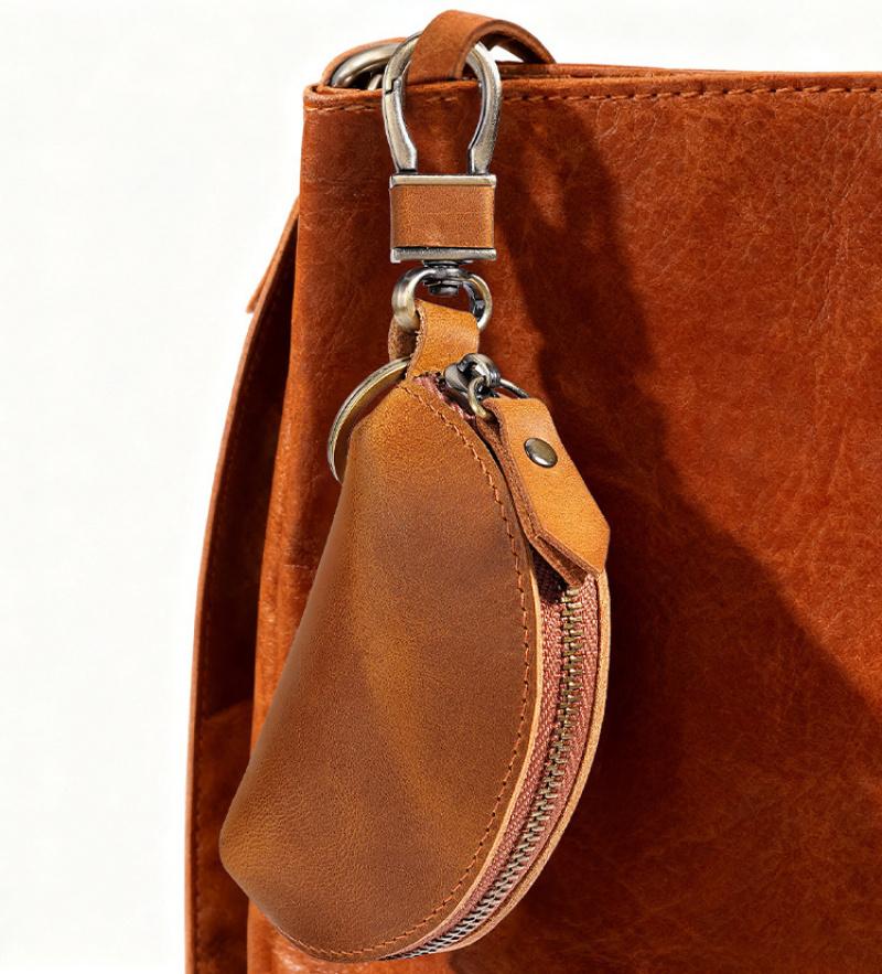 Car key case, creative and personalized key pouch for men and women, vintage leather car key protective cover, gift for boyfriend, holiday gift for dad