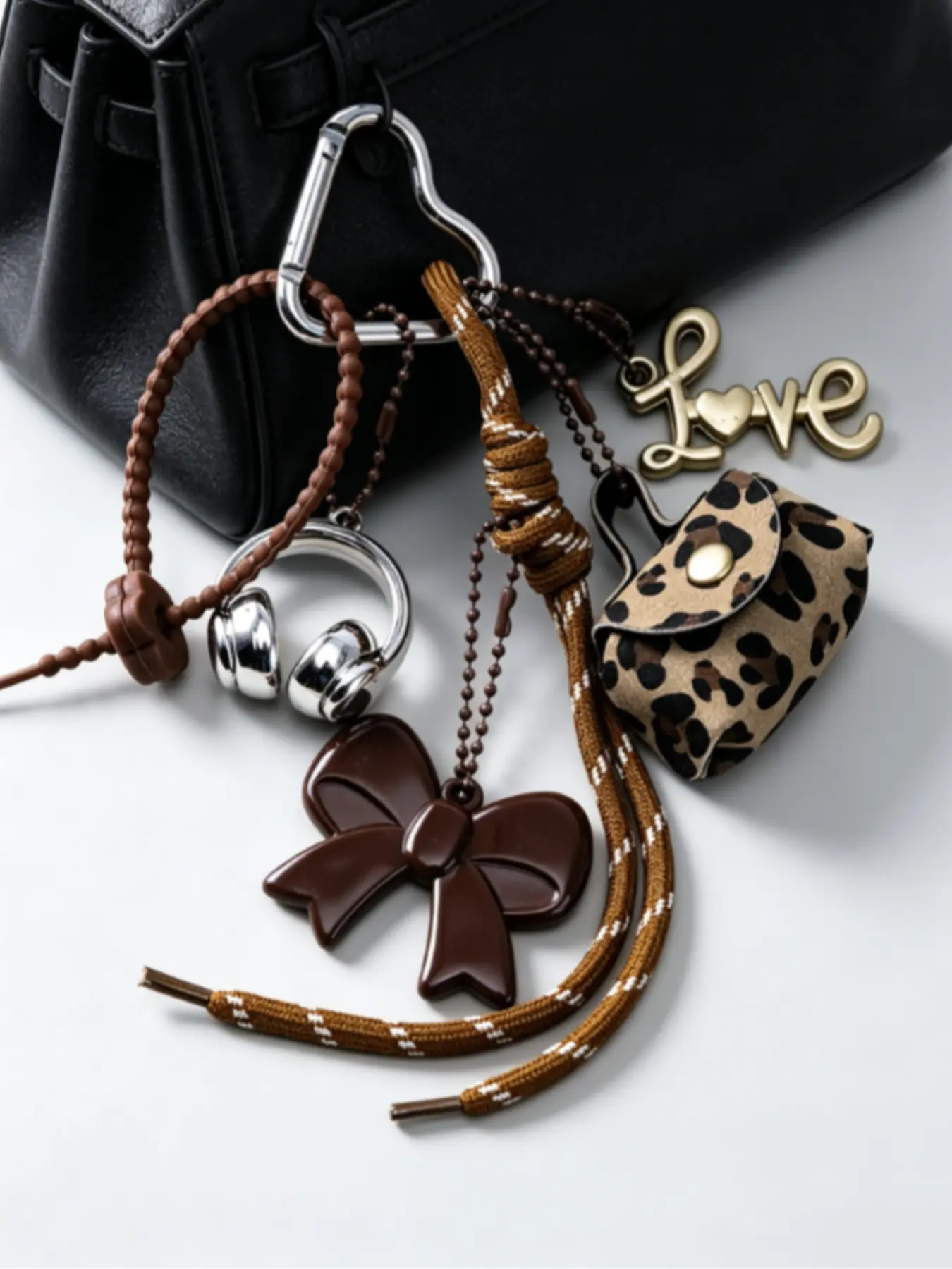 Men Women's 3D Love Headphone Charm PU Leather Keychain, Heart Design Keychain - Cartoon-Themed Headset & Rectangular Leopard Bag Charm with Lobster Clasp, Valentine's Day Gift, Headphone Pendant Accessory for Keys, Bags & Backpacks