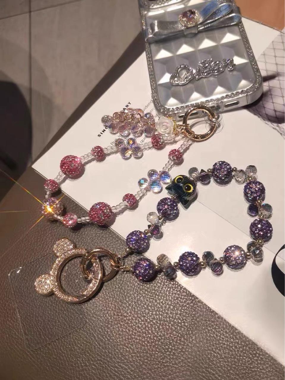 Luxurious and high-end sparkling crystal phone chain, fashionable cartoon phone lanyard, short wrist pendant, hand-held hanging chain