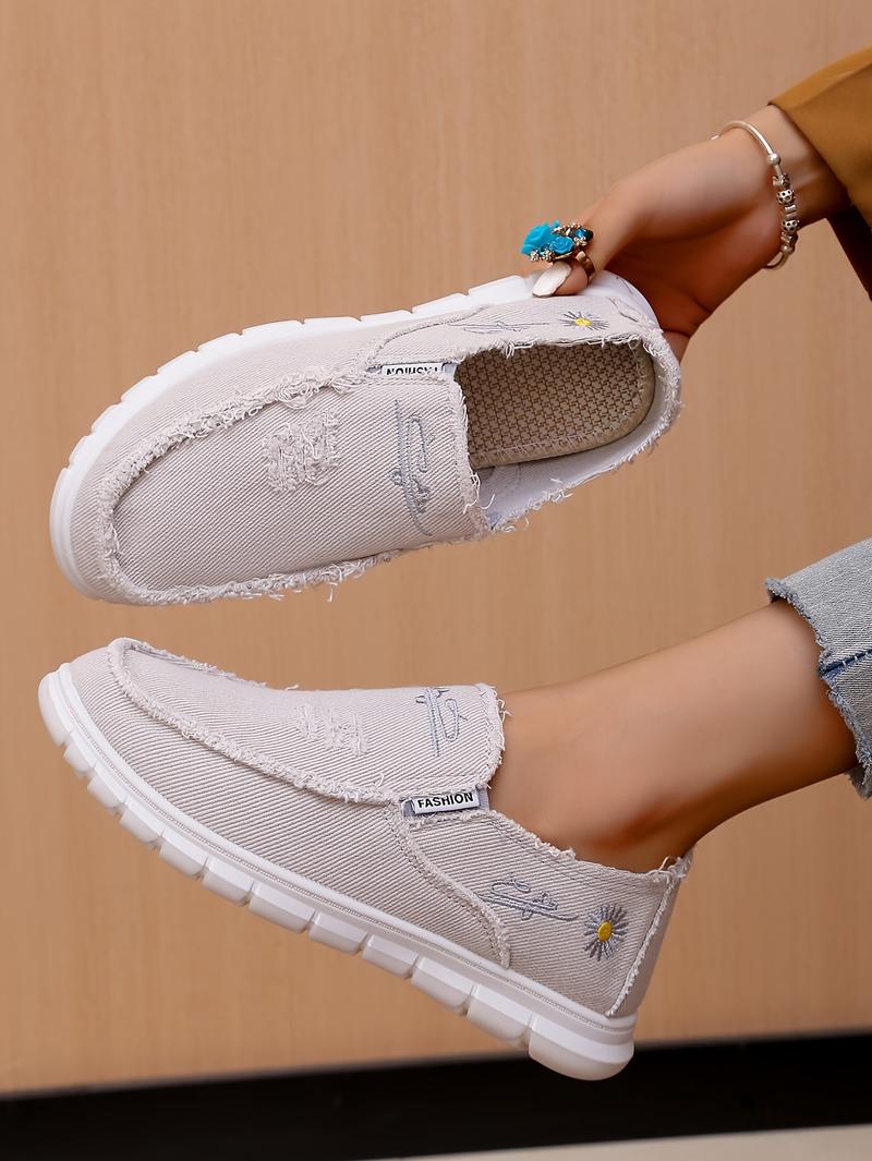 Men'S And Women'S Casual Loafers with Floral Embroidery- Made of Soft Fabrics, Featuring Non- Slip Rubber Soles, Lightweight And Comfortable for All Seasons. Casual Footwear |   Floral Embroidered Shoes |   Rubber- Soled Shoes