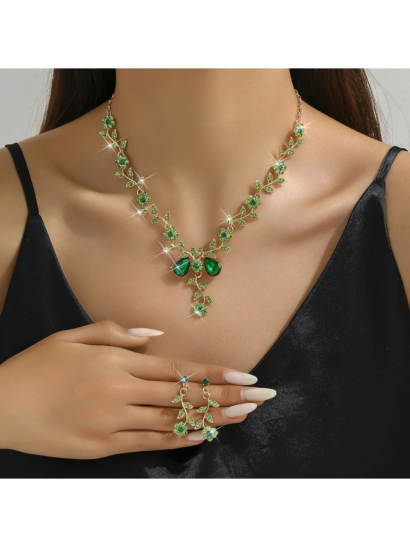 Hot-selling jewelry set: sunflower rhinestone crystal necklace and earrings for women, suitable for parties and weddings