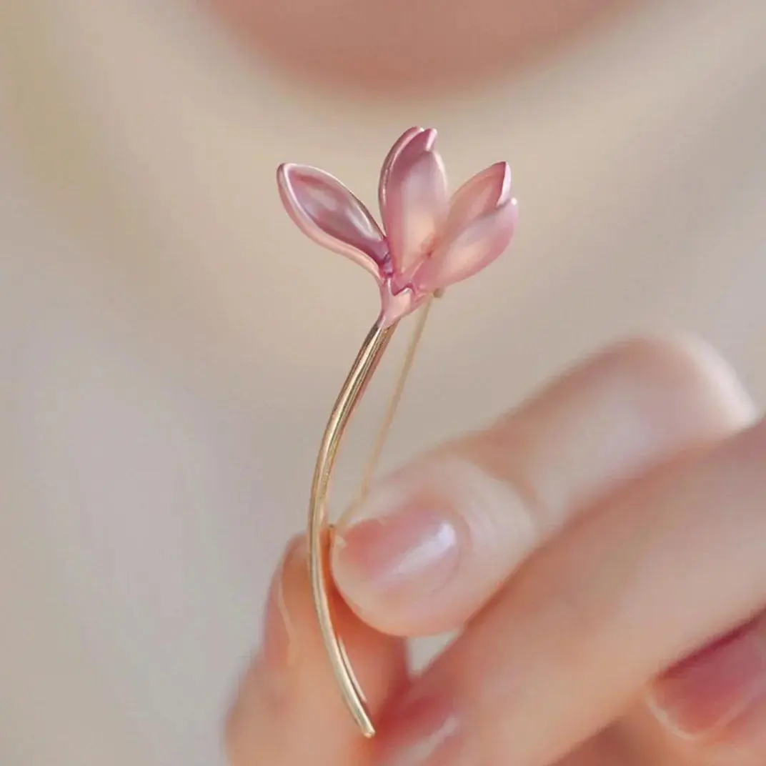 Exquisite Pink Lotus Flower Brooch Pins Women Metal Plant Enamel Label Hat Cap Pins Suit Coat Japanese Fashion Accessories