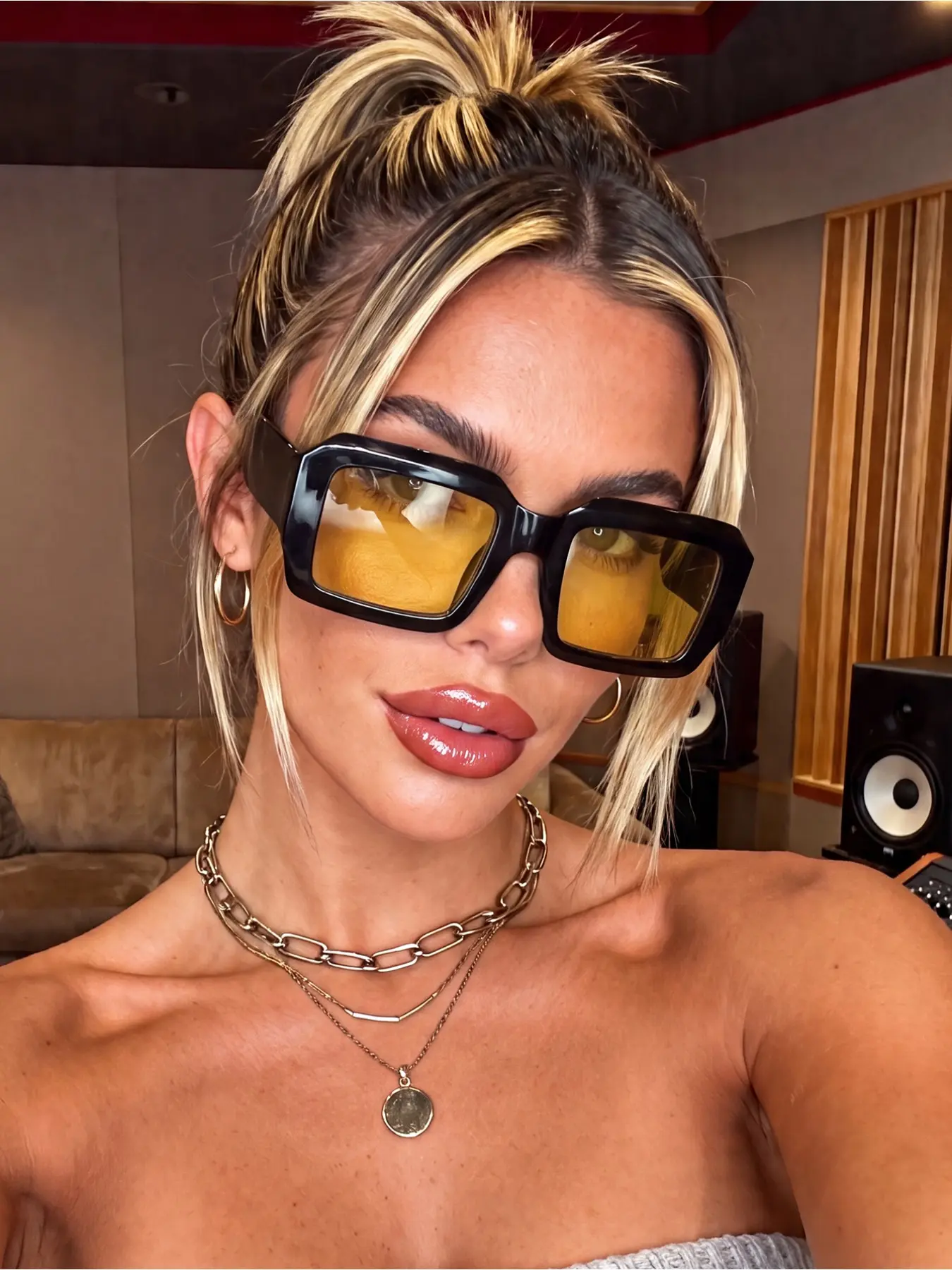 1 pair of men's and women's black frame casual style sunglasses suitable for driving, golf, outdoor leisure activities, fashion basic style