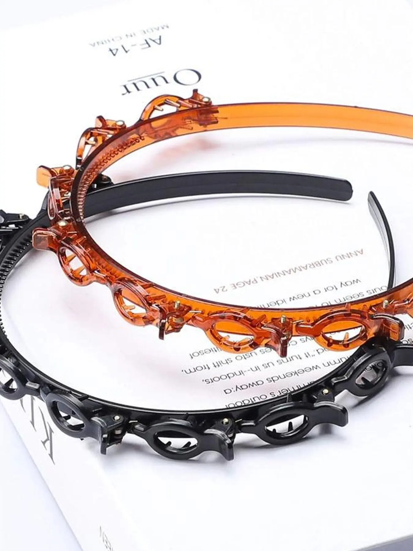 Retro 90s Clip-On Hair Hoop Set, 2-Piece Multifunctional Headband with Attached Hair Clips, Cute Plain Style for All Seasons