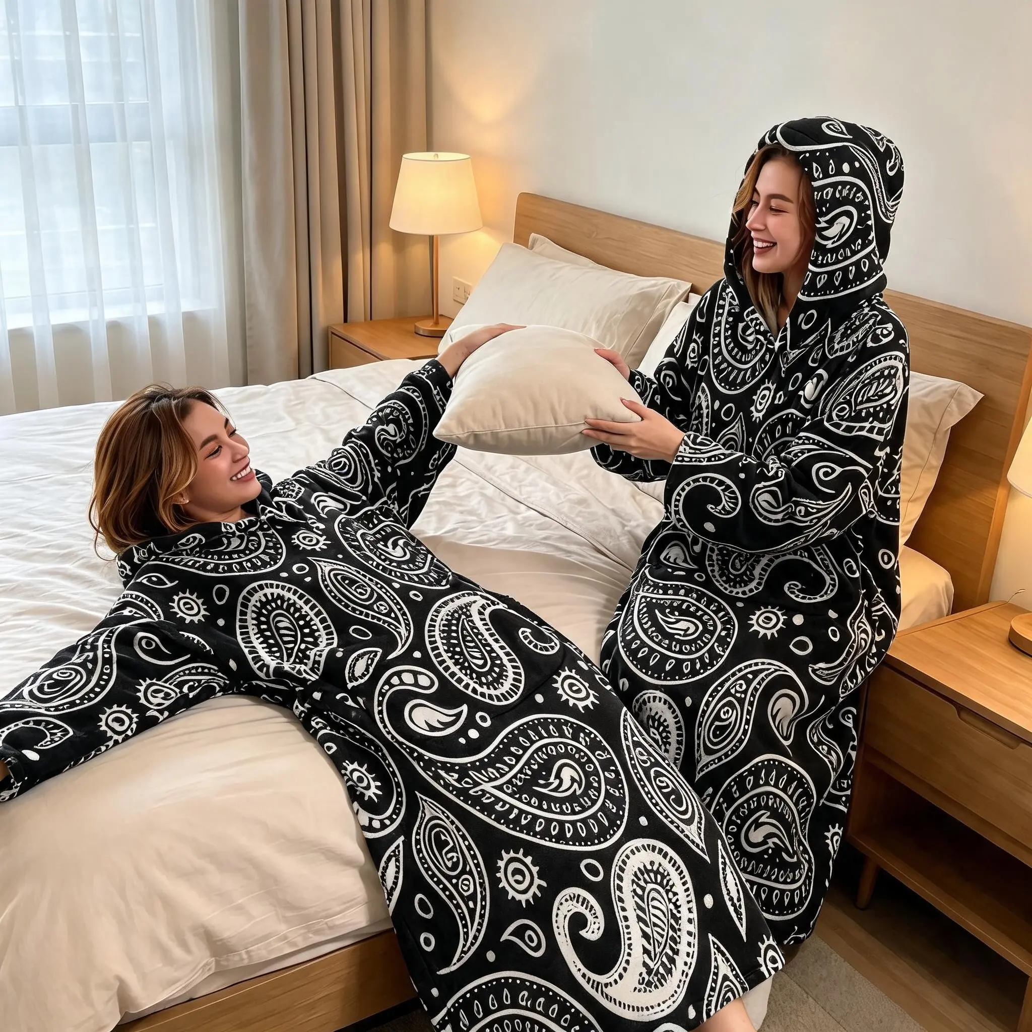 Soft Flannel Wearable Blanket with Hood, Couples' Butterfly Print, Cozy and Warm, Ideal for Home, Office, Camping, Travel