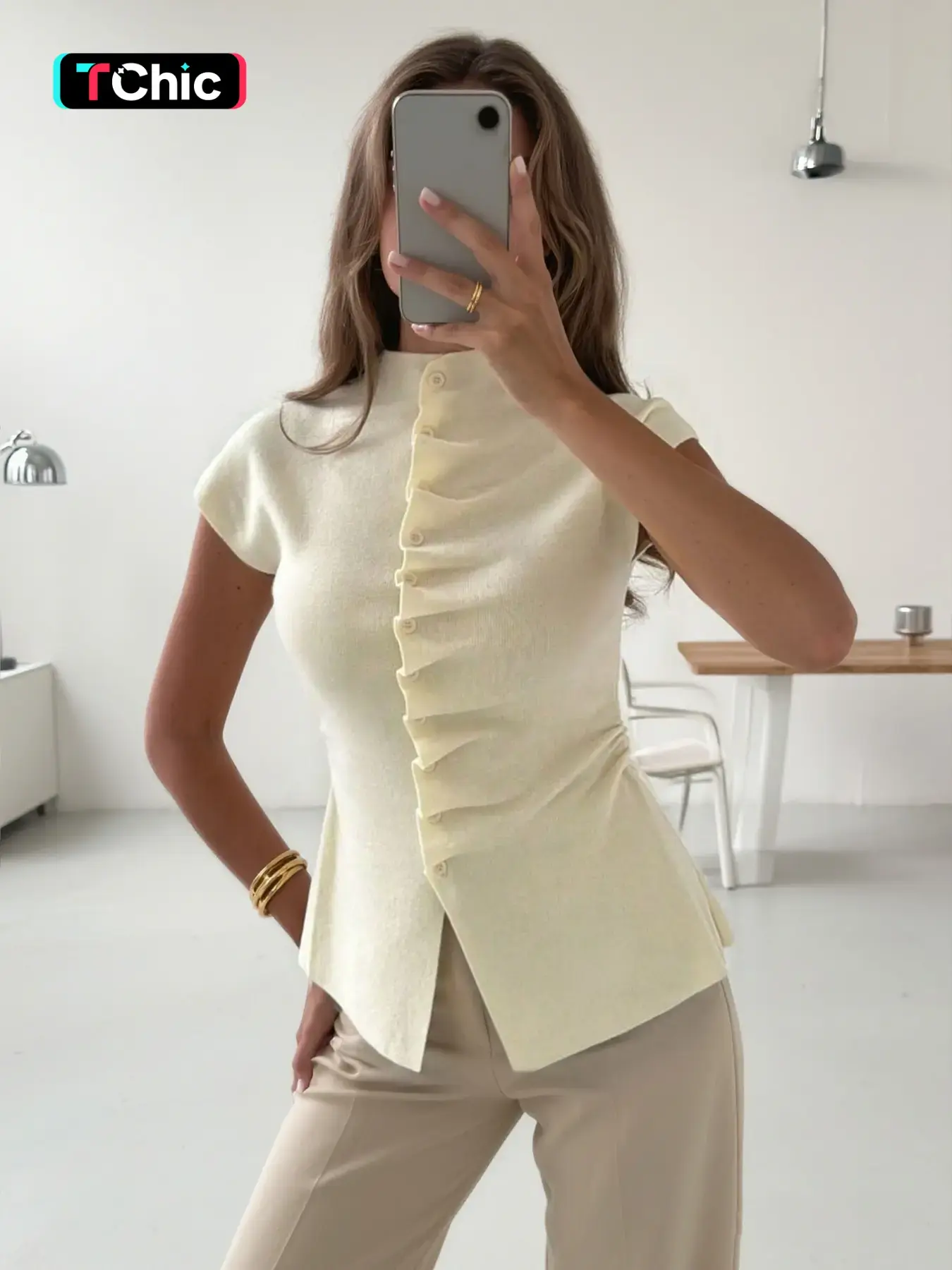 Women's White Stand-Collar Knit Top, Ruched Button-Front Cap-Sleeve Blouse, Slim-Fit Casual Knitted Shirt in Soft Stretchy Fabric, Elegant Office Wear, Perfect for Daily Wear, Business Casual and Date Night, Spring Summer Fashion Knitwear, Elegance, Chic