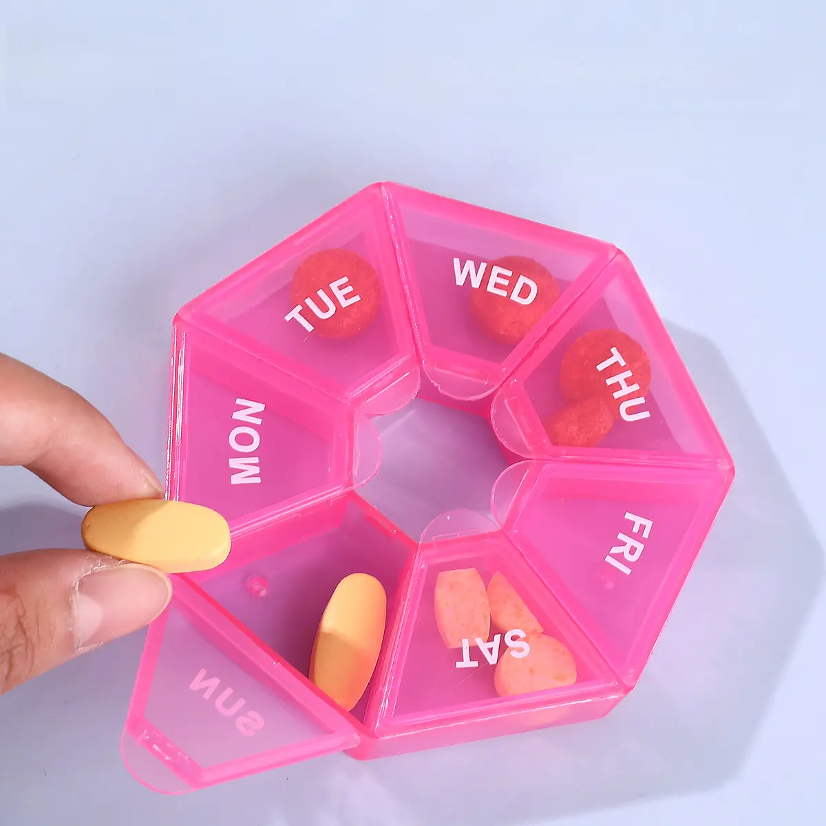 7-Day Hexagonal Pill Organizer, Compact Weekly Pill Box with Mon-Sun Marked Compartments, Portable Travel Medicine Case for On-Time Intake of Vitamins, Supplements, Tablets