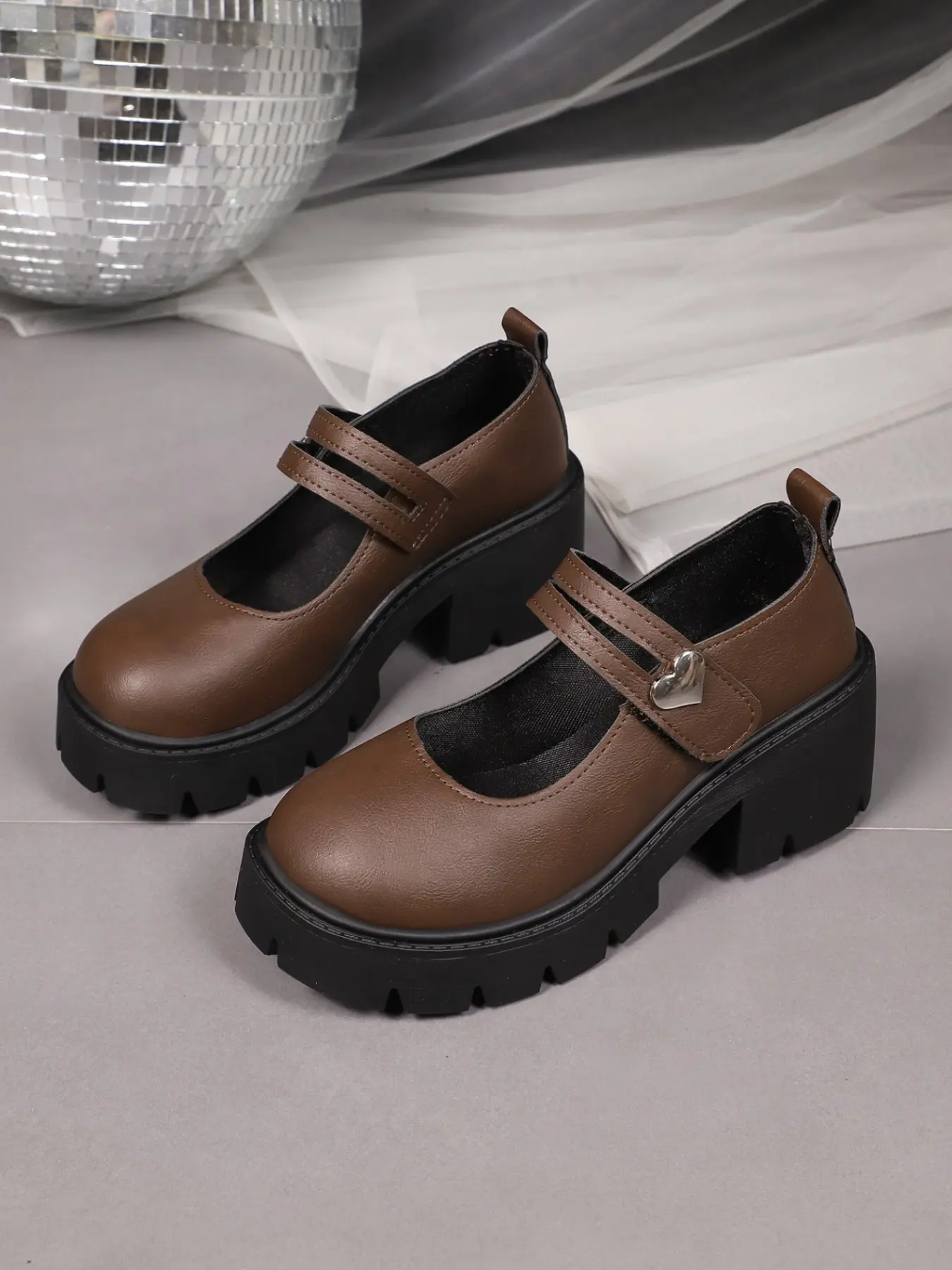 Heart Mary Jane Thick Sole Small Leather Shoes, Round Toe, Double Strap, Vintage College Style, Glossy Matte, Elegant, Commuter Friendly