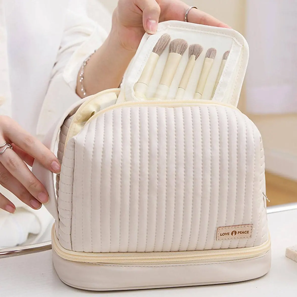 Cake-Shaped Makeup Bag, Travel Dry-Wet Separated Toothbrush Case, PU Leather Cosmetic Organizer, Essential Beauty Accessory