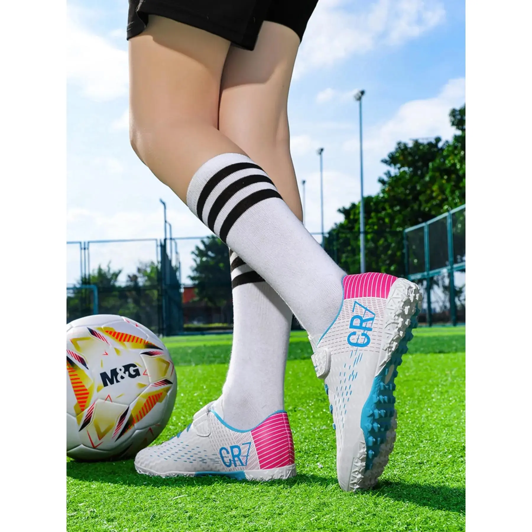 Kids Football Shoes, Boys Girls Teenage Short Studs, Anti-Slip Durable Ground Studs, Lightweight Breathable Training Shoes for Outdoor Grass Games