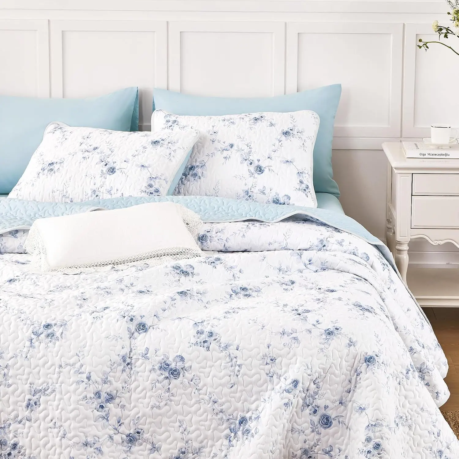 - Floral Set, Vintage Flower Coquette Farmhouse for Teen Girls, Reversible Lightweight Bedspread Coverlet, 3 Pieces, Blue White, Queen/Full Size