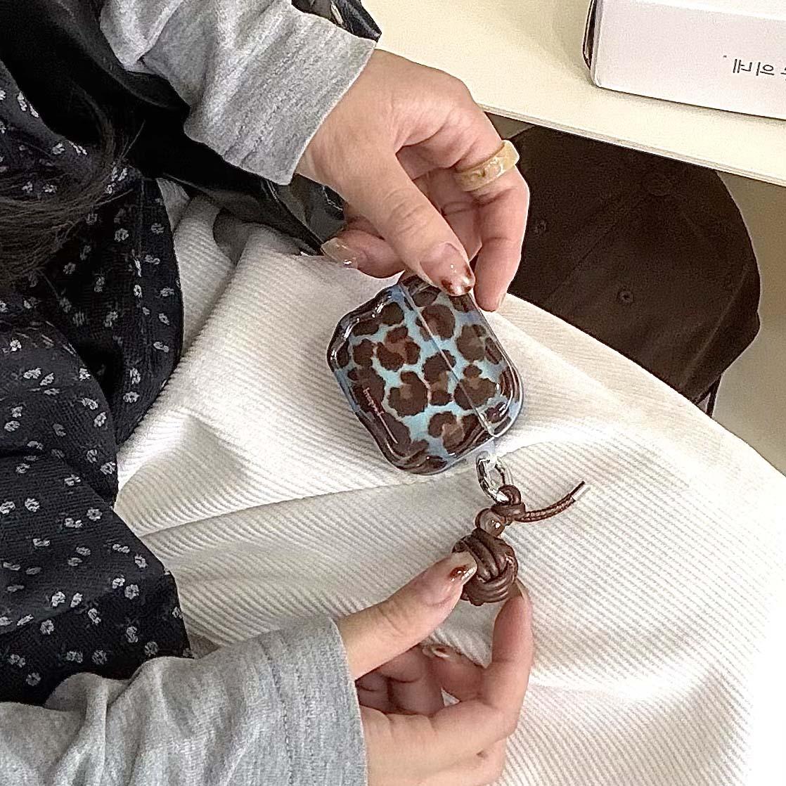 Leopard Pattern Shockproof Earphone Case – Anti-Drop, Wireless Charging Compatible, Stylish Cover for AirPods Series