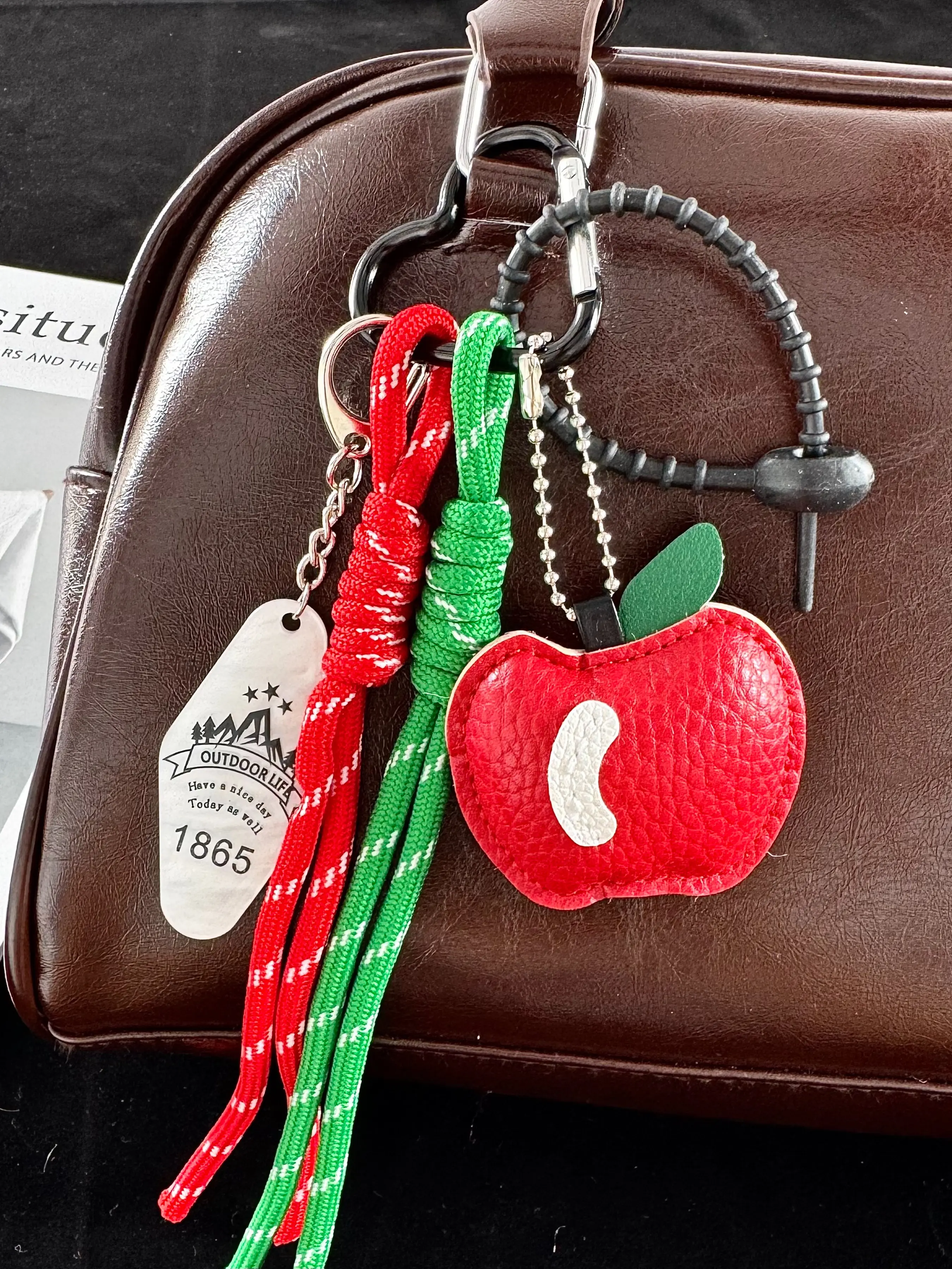 Dopamine Retro Apple Leather Keychain, Outdoor Style, Braided Fringe Climbing Carabiner, Cute Backpack Charm, Christmas Gift