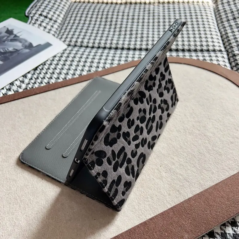Black and grey fur cheetah print leopard pattern is suitable for iPad 11 protective case, Air 7/6 new iPad 10 pen slot 11-inch anti-drop detachable Apple tablet protective case, Mini 7 Tablet Cover, Ipad Covers