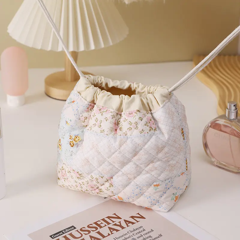 Seashell Quilted Cosmetic Bag, Cute PU Leather Drawstring Makeup Pouch, Large Capacity Portable Travel Organizer for Women, Draw String Bag, Reusable, Toiletry, Synthetic, High-Capacity