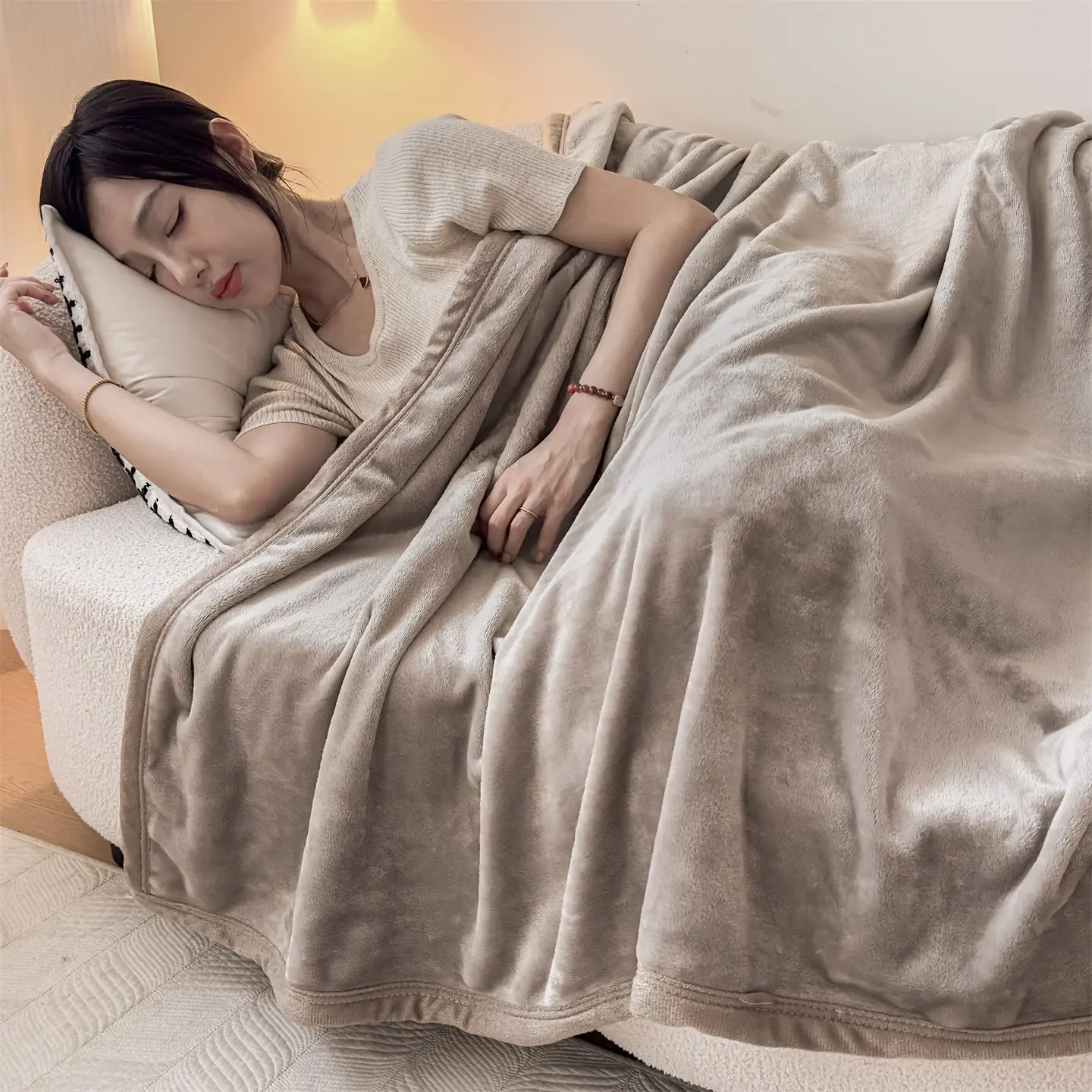 High-End Blanket, European and American Style, Warm Single and Double Person Outdoor Blanket, Sports Blanket, Car Blanket, Nap Blanket