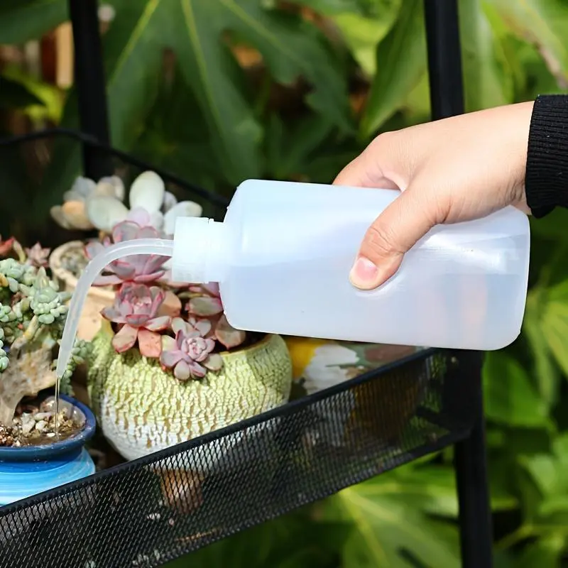 1pc Of Watering Bottles, Squeeze-type Watering Can Succulent Watering Bottles For Plants And Flowers, Squeeze Bottles, Plastic Curved Mouth Safety Wash Bottles, Watering Can With Pointed Mouth For Potted Plants