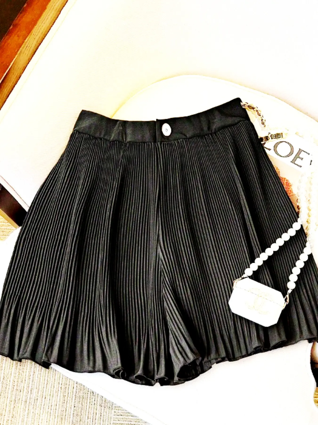 Plus Size Shorts, Pleated Casual Shorts, Satin Finish Versatile Pants, Comfortable and Stylish, Perfect for Everyday Wear, Bottoms