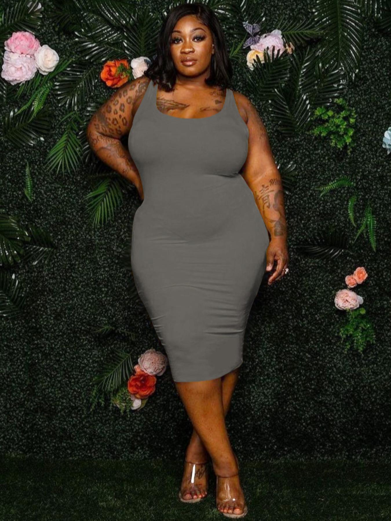 Plus Size Women's Solid Color Round Neck Tight Fitting Casual Knit Dress, Comfortable Fit for Various Occasions, Stylish and Versatile Summer Wear