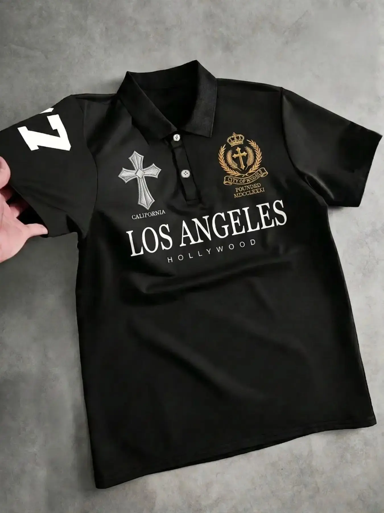American Los Angeles Cross Print Polo Shirt for Men, Vintage Crown Badge Casual Turn-Down Collar Short Sleeve Top, Loose-Fitting Style, Printed Polo Tops
