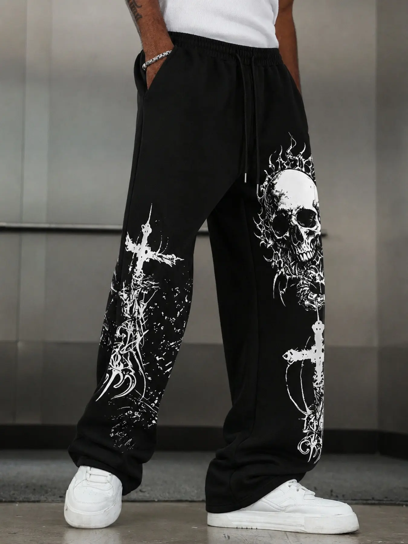 Men's Black Skull Graphic Sweatpants, Casual Comfy Baggy Wide-Leg Drawstring Pants with White Gothic Leg Prints, Y2K Dark Streetwear Bottoms for All Seasons, Skate Outfits, Music Festivals, Casual Outings, Hip Hop Looks, Lounging, and Everyday Urban Wear